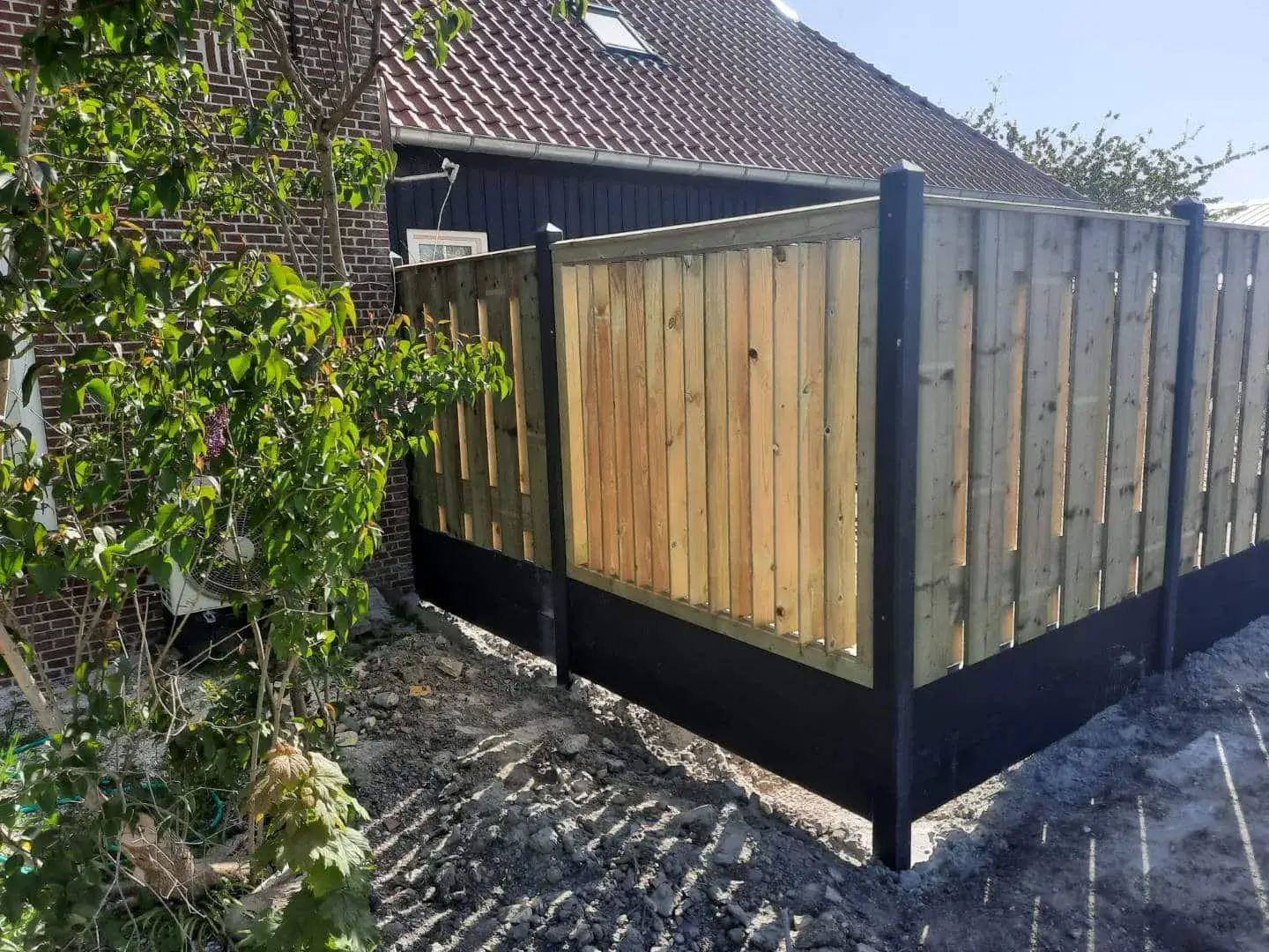 Betonschutting in Tzummarum