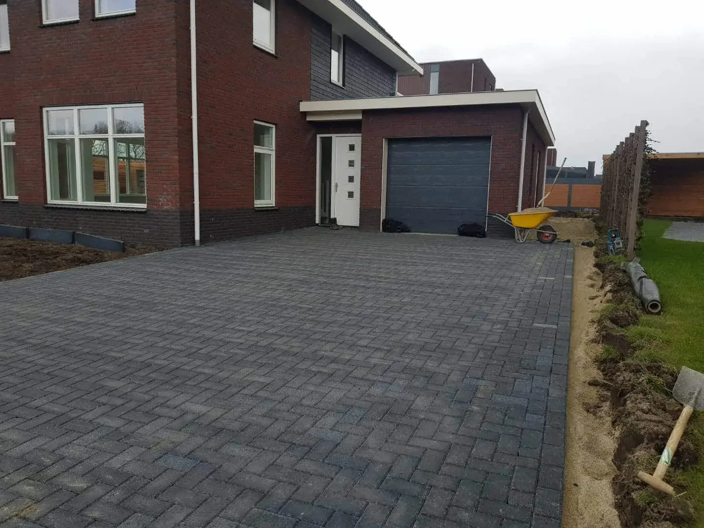 Tuinaanleg en bestrating familie Bax in Drachten